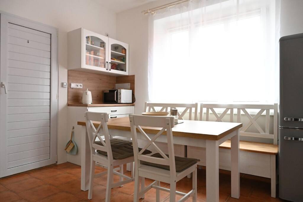 Rodinny Apartman U Broumovskeho Namesti Bagian luar foto